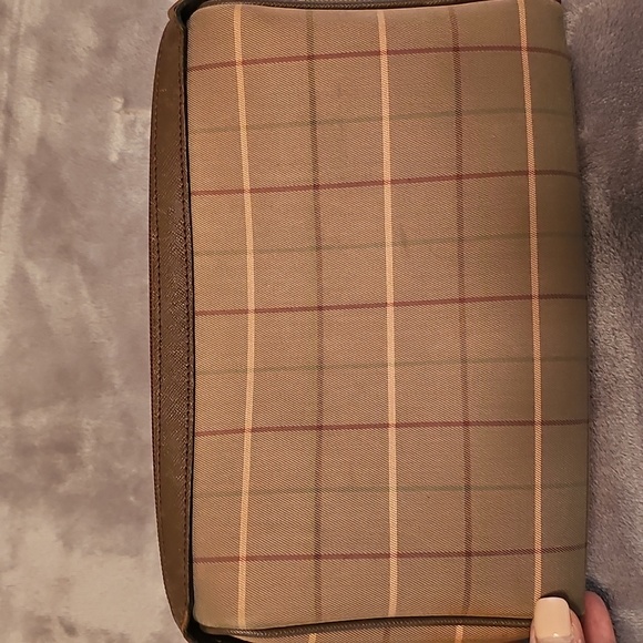 Burberrys Brown And Tan Accessory Pouch with Classic Design - Picture 3 of 9